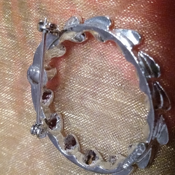 Circle heart brooch silver color metal - Picture 5 of 6